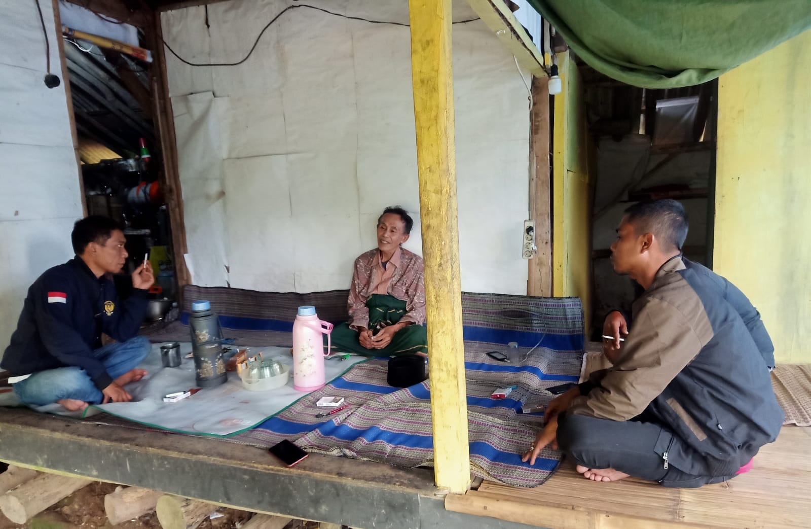 Poto Rumah Pak Aji, Mantan Sekdes Gunung Picung Yang berada dalam kawasan Taman Nasional